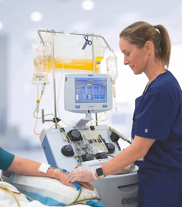 Registered Nurse monitoring a TPE procedure